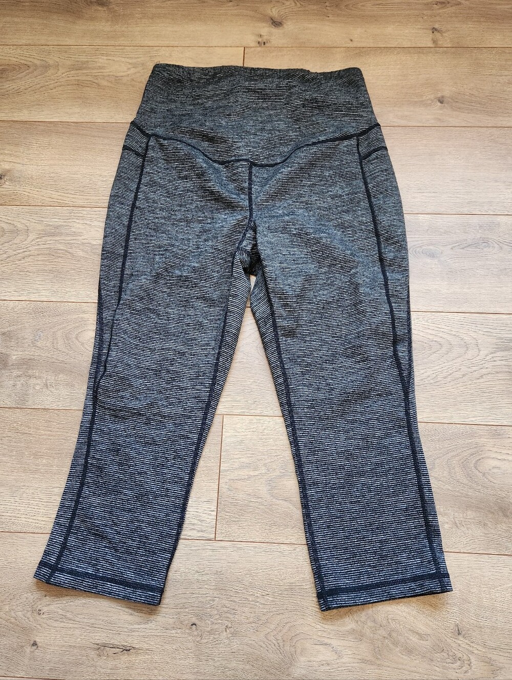 Medium Old Navy Maternity capris